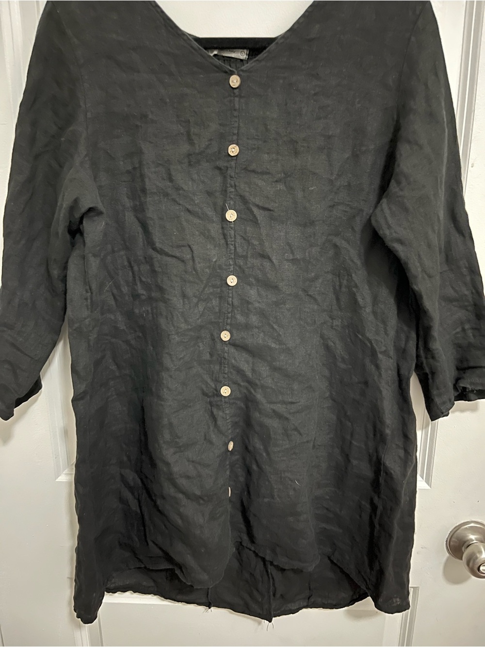 Terzo Millennio Relaxed Black Linen Button-Front Tunic